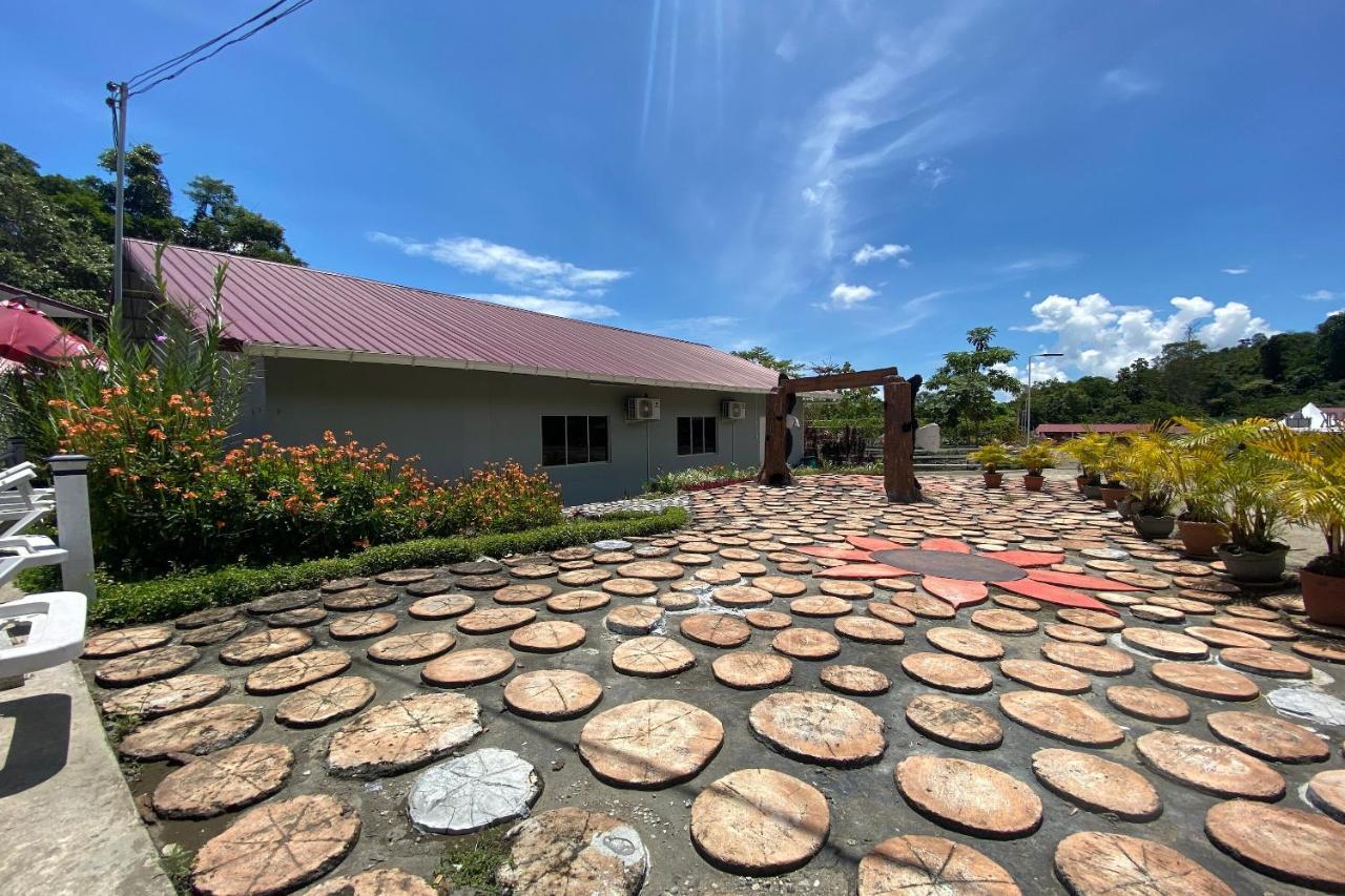 Hotel Spot On 90279 Kinomulok Garden Ranau Esterno foto
